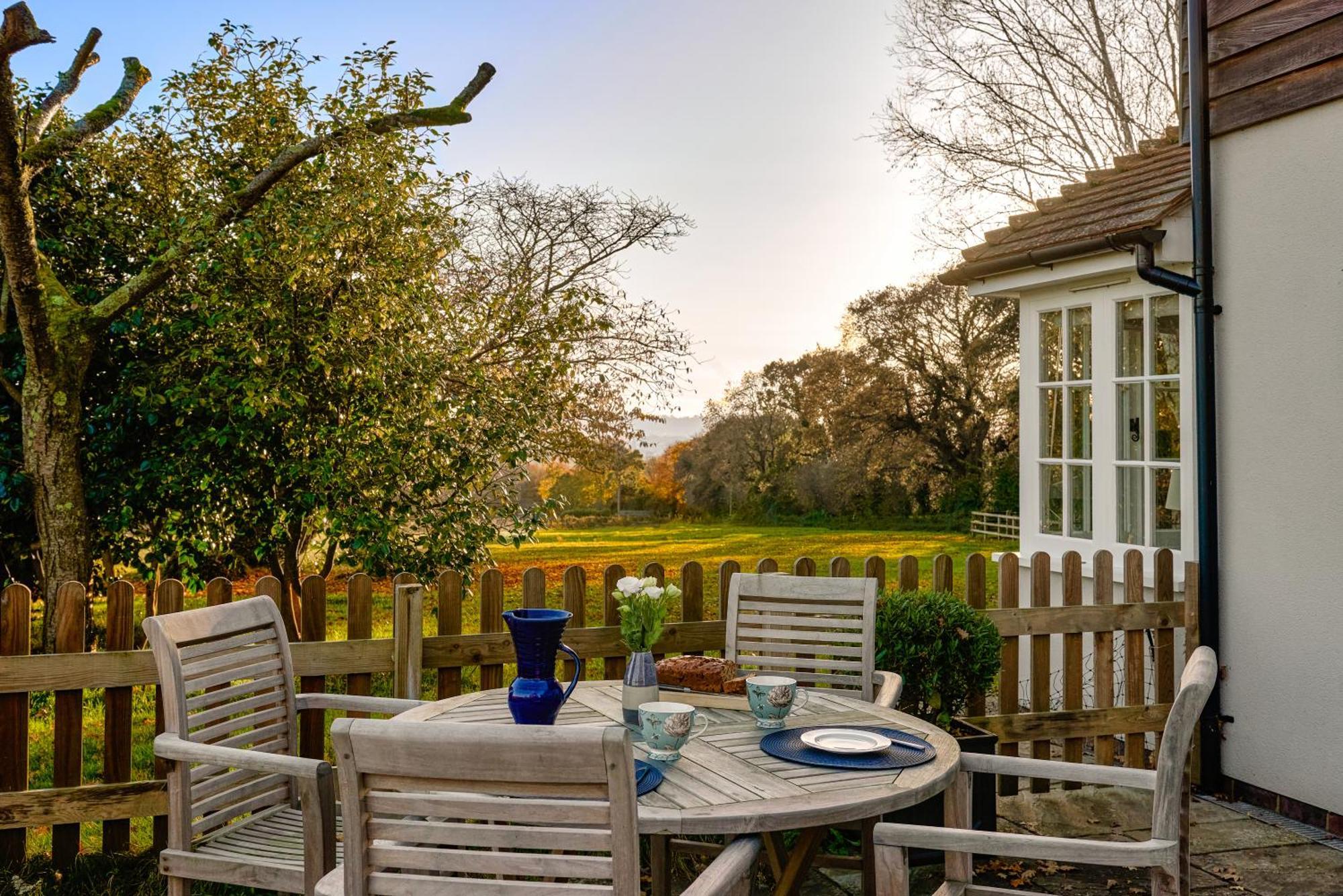 Garden Flat Near Goodwood With Stunning Views Apartment Petersfield Exterior photo